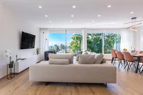 Chic Roof Terrace Penthouse with Full Sea View - Image 2