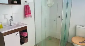 Ap de 2 quartos com AR, wifi e garagem - Bairro tranquilo - Image 5