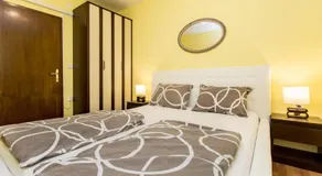 Apartamento vacacional con barbacoa y terraza | Vistas al jardín - Image 2