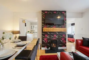 Bamburgh - Sleeps 8 - Dogs Stay Free - Enclosed Garden - Off Road Parking - Image 3