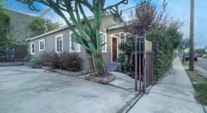 Stylish 2 Bed & 2 Bath at the Heart of Hollywood with Free Parking - One Car only - Image 5