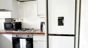 Spacious 3 Bedroom Flat in Stockwell - Image 5