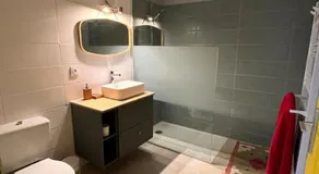 Grande chambre chez l'artiste-peintre - Image 2