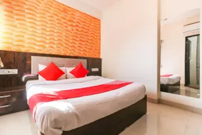 OYO 68826  R K Lodging And Amrut Restaurant - Image 2