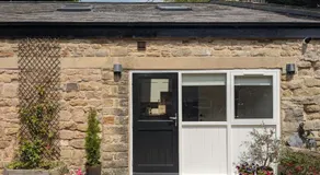 Light, modern detached studio in Eyam - Image 5