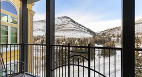 Ritz Carlton Residence Spacious with Valley Views - Image 4