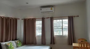 Happy Hostel - Image 2