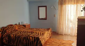 Des's house - Image 3