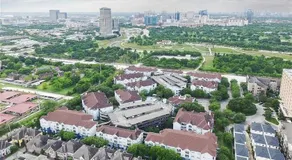 Newly Furnished 1BR Apartment w/ Hermann Park View - Image 5