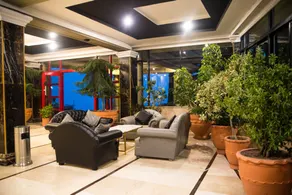 Metropole Hotel - Image 4