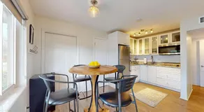 Pinecrest #1 2BR 4 Beds Free Parking - Image 3