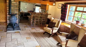 Loch Lomond shore Boat House - Image 4