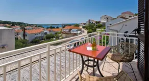 Luka's Lodge Guesthouse & Hostel - Image 2