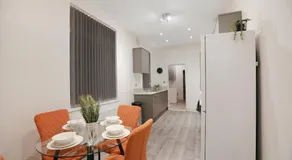 Leicester Serviced Accomodation, Sleeps 8 - Image 2