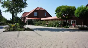 H Perl Hotel-Restaurant - Image 4