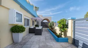 Sun & Waves Beachfront Suite - Image 2