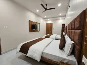 Hotel Rudra Residency - Image 4