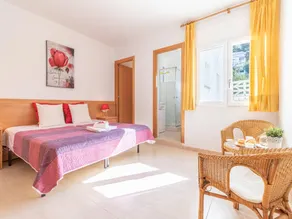 bedroom villa in Roses near the beach - Image 2