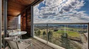Cotels at The HUB Serviced Apartments Fibre WiFi, Central Location in Vibrant Leisure Quarter, Free Parking - Image 3