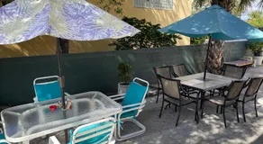 2BR Comfortable Downtown House Near Beach and More - Image 4