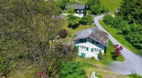 Bergbauernhaus an Wasserfall und Waldrand - Image 4