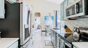 Family pool home w backyard & game room - Image 4