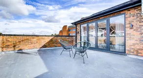 Hybrid Resi - Uxbridge, On-site CAR or VAN parking, near London Heathrow Airport - Image 3