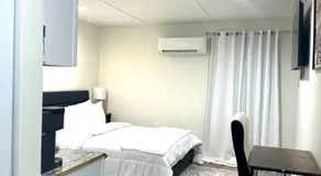 Central Studio with Free Parking - Image 5
