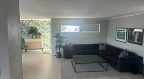 Large, spacious single-family home with good views - Image 4