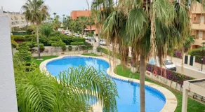 ¡Apartamento en primera línea con terraza y cerca de la piscina comunitaria! - Image 4