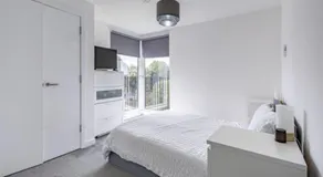 En-suite - Glasgow Riverside - Image 2