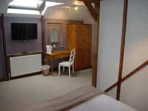 Horse and Groom Inn - Image 4