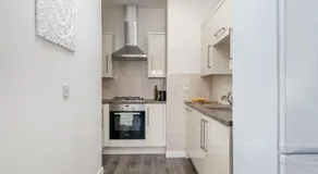 Spacious Boutique 2 Bed Apartment Retreat Flexi BM - Image 4