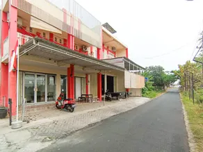 Ariska Room near Alun Alun Jombang RedPartner - Image 3