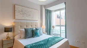 Vivienda con zona de trabajo, piscina y parking - Image 2