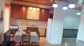 Lourantos Bayside Apartments - Image 3