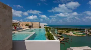 Luxurious 4BR condo by the beach - Rooftop pool - Image 3