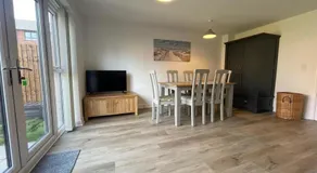 Barry Waterfront Stays - ENTIRE 3 BED PROPERTY - Image 3