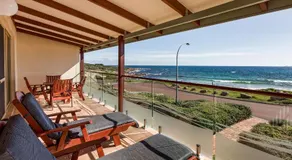 Canal Rocks Beachfront Apartments - Image 3