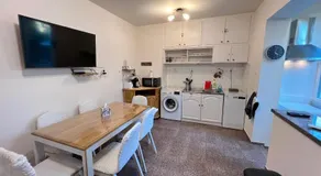 Glasgow 2BDR peaceful Apt 1 min from Metro w WiFi - Image 2