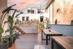 Oasis Backpacker's Hostel Sevilla & Coworking - Image 2