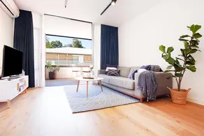 Stylish Studio with Balcony near Darling Square - Image 2