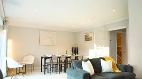 Stunning Beckenham Home w Driveway and Pool table - Image 5