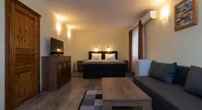 Taverna & Rooms - Image 2