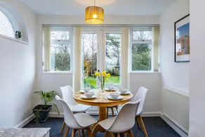 University View-Off-Street Parking-Sleeps 8-Fast WiFi - Image 3