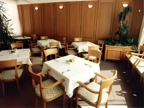 Hotel Arcade - Image 4