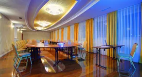 Hotel Holiday Park - Image 5
