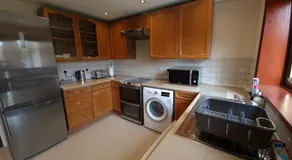London Luxury 6 Bedroom Family House Sleeps 12 people Parking for 4 Cars Close to tube. - Image 5