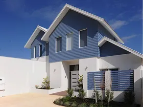 Burns Beach Bed & Shower - Image 5