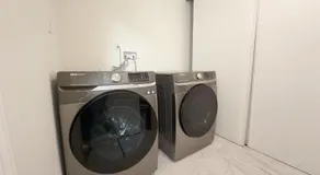 Cozy room with private bath near Don Mills Subway - Image 3